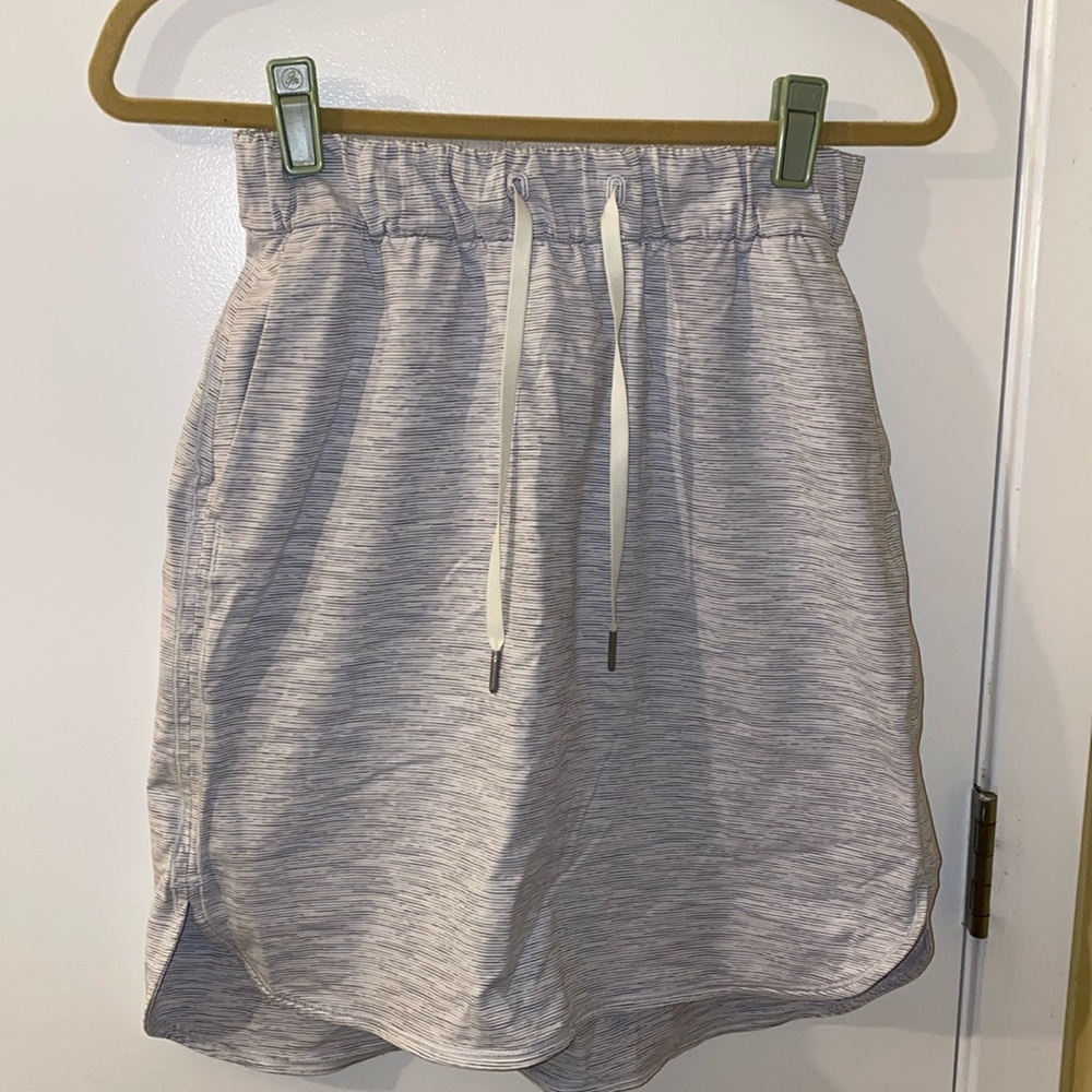 Lululemon white/grey athletic skirt Size 6